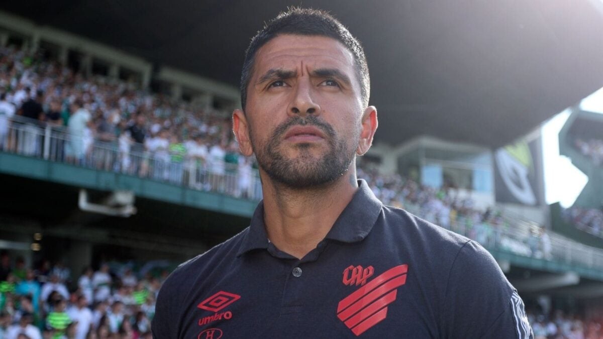 Athletico-PR anuncia Lucho Gonzalez como novo treinador.