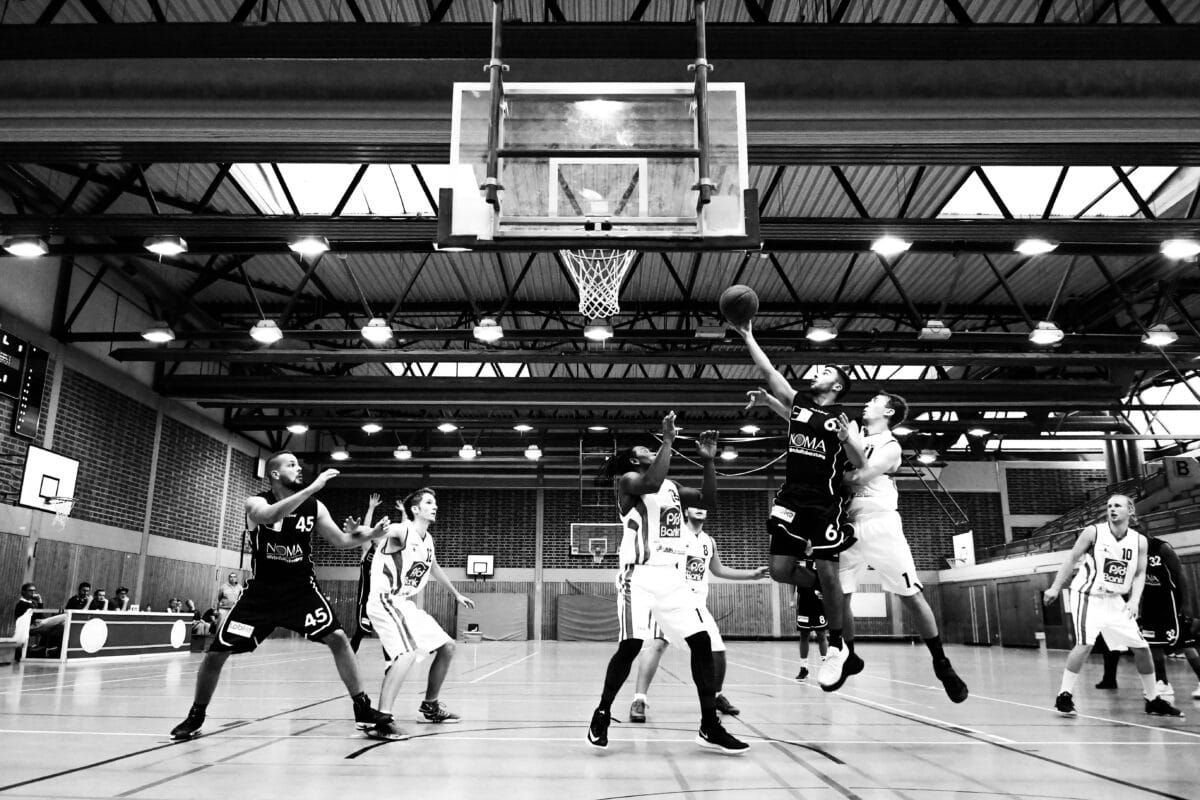 O basquete, especialmente a NBA, é uma das ligas mais populares