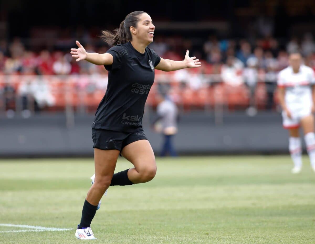Corinthians larga na frente no Campeonato Brasileiro Feminino.
