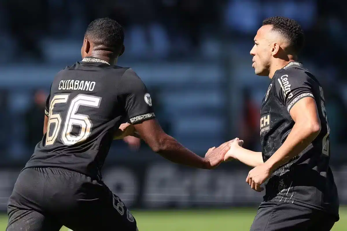 Cuiabano e Marçal, os laterais do Botafogo.
