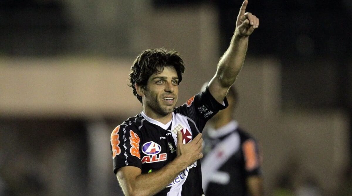 Juninho Pernambucano.