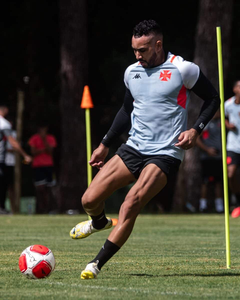 Payet aproveita data FIFA para treinar.