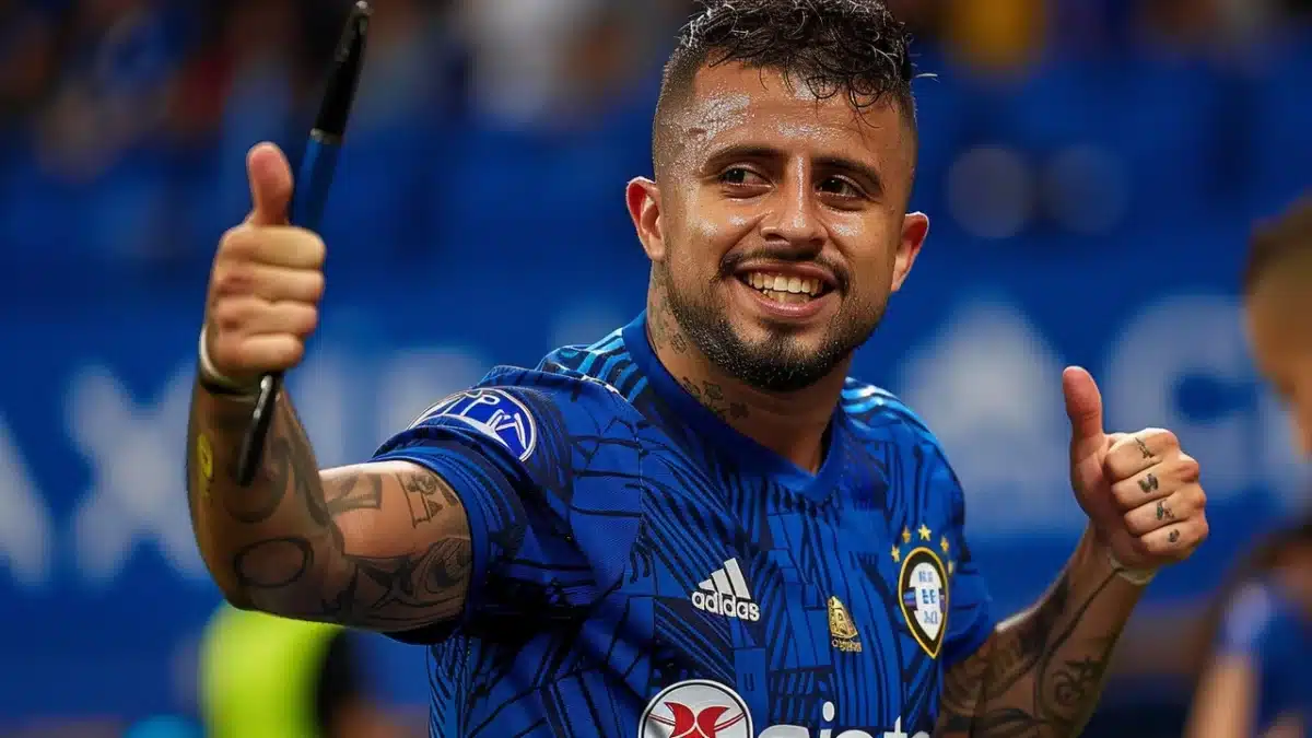 Futebol Brasileiro - Matheus Henrique sofre lesão no quadril e vira desfalque no Cruzeiro, impactando jogos decisivos da Sul-Americana.